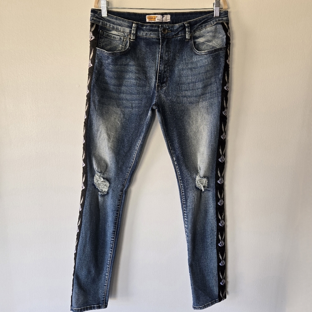 NEW Looney Tunes Bugs Bunny Tuxedo Stripe Distressed Busted Knee Jeans Mens 34